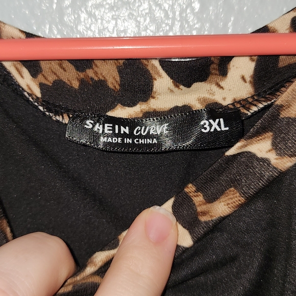 Plus size top - Picture 3 of 3